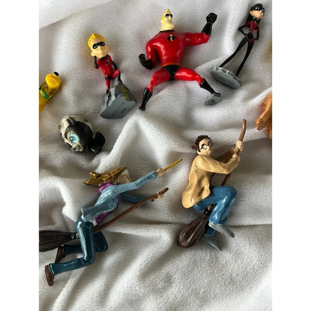 Disney Pixar Harry Potter Mini Figures Lot‎ Incredibles Tigger Pluto Robin Hood